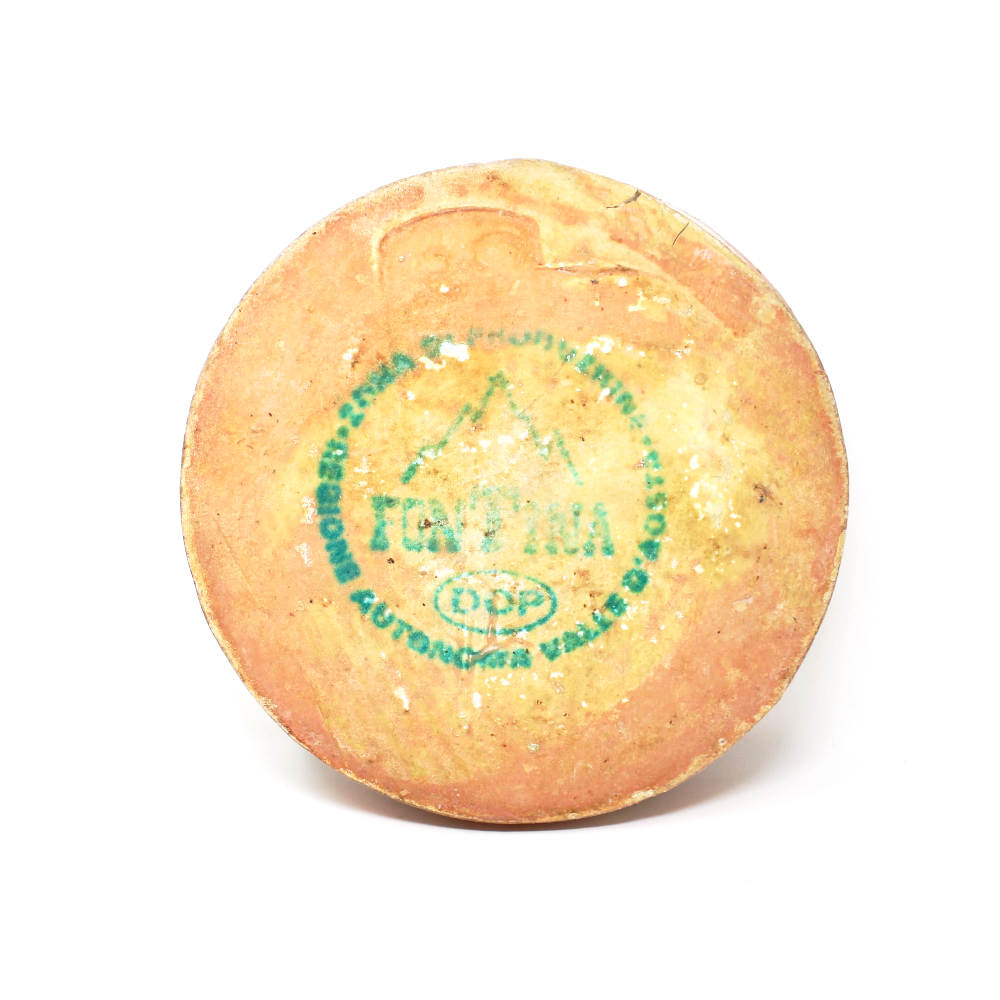 Fontina DOP Defendi cheese - Cured and Cultivated