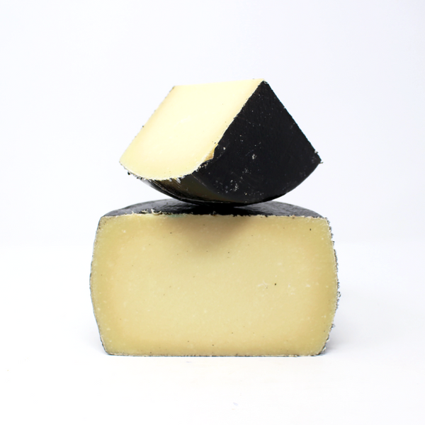 Pecorino Sarde Fiore Cheese - Cured and Cultivated